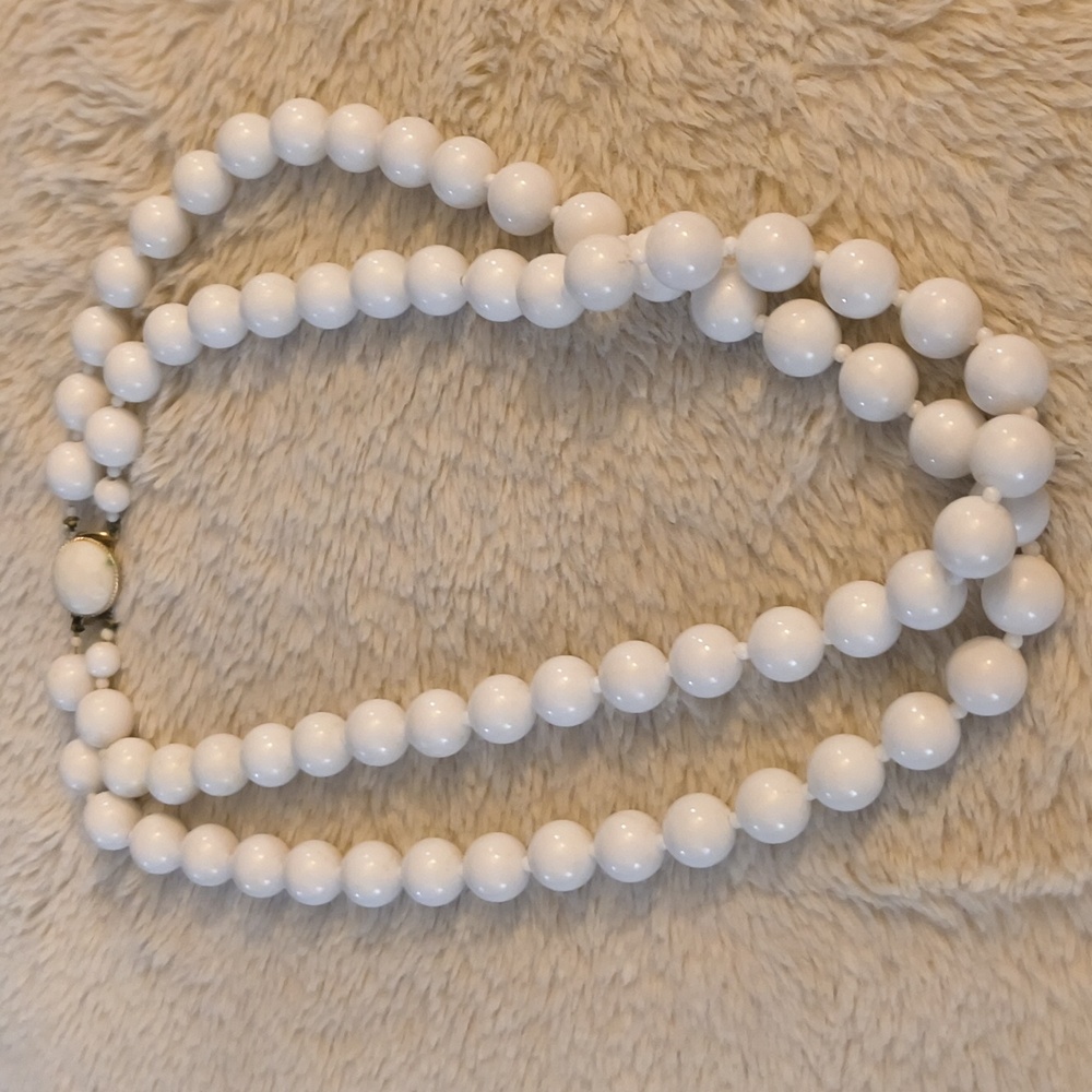 Vintage White Beaded Necklace